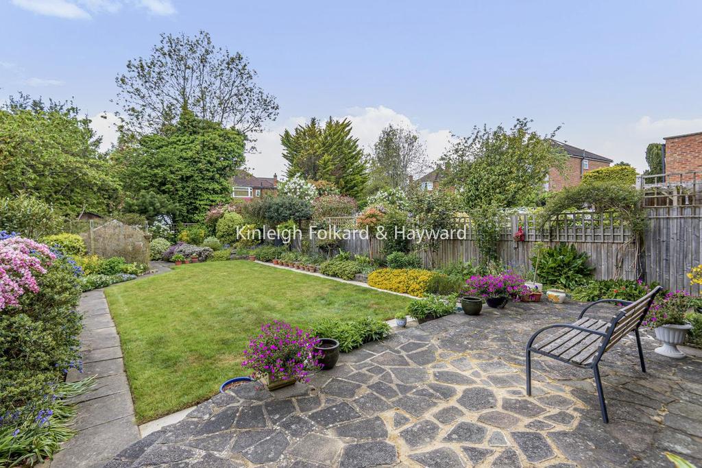Merryhills Drive, Enfield 4 bed semidetached house £875,000