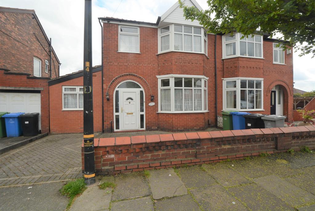 Bradfield Road Stretford M32 3 bed semidetached house £1,200 pcm (£
