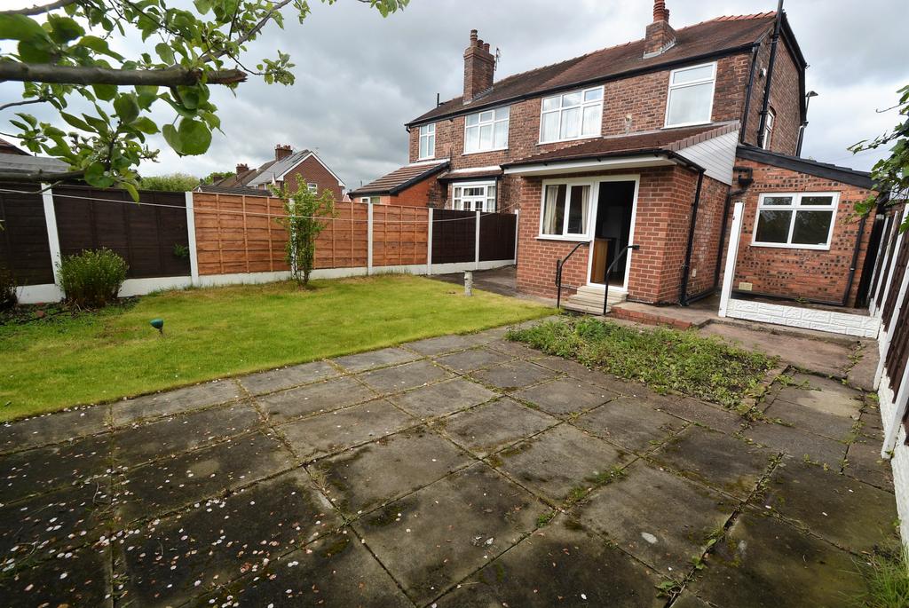 Bradfield Road Stretford M32 3 bed semidetached house £1,200 pcm (£