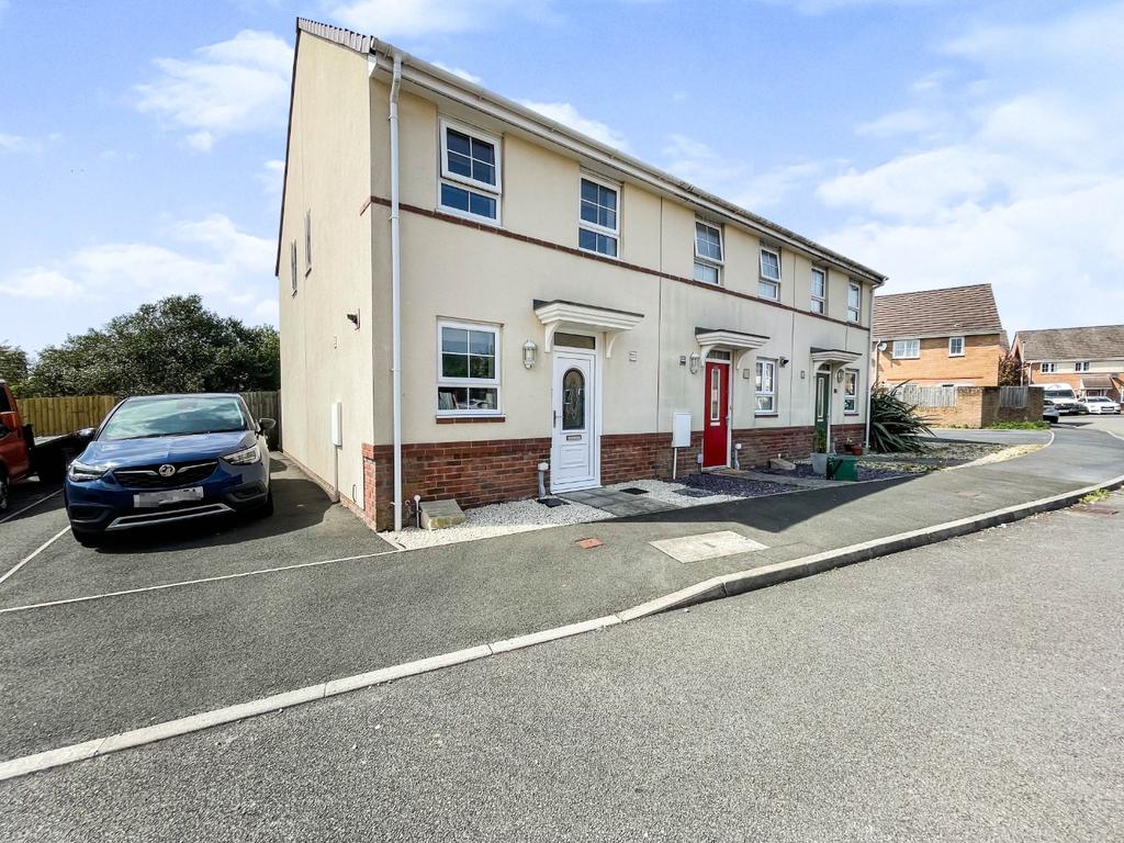 Bryn Uchaf, Bryn, Llanelli... 2 bed end of terrace house £160,000