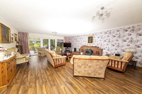 3 bedroom bungalow for sale - Lower City Road, Tividale, Oldbury, West Midlands, B69