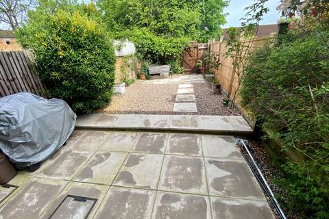 42 Chedworth Close, Northampton, NN3 5HW
