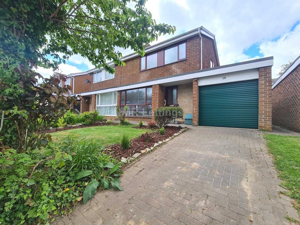 Middleham Road, Newton Hall 3 bed semidetached house £1,100 pcm (£