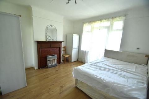 42 Sutton Lane, Hounslow, TW3 3BD