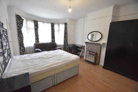 42 Sutton Lane, Hounslow, TW3 3BD