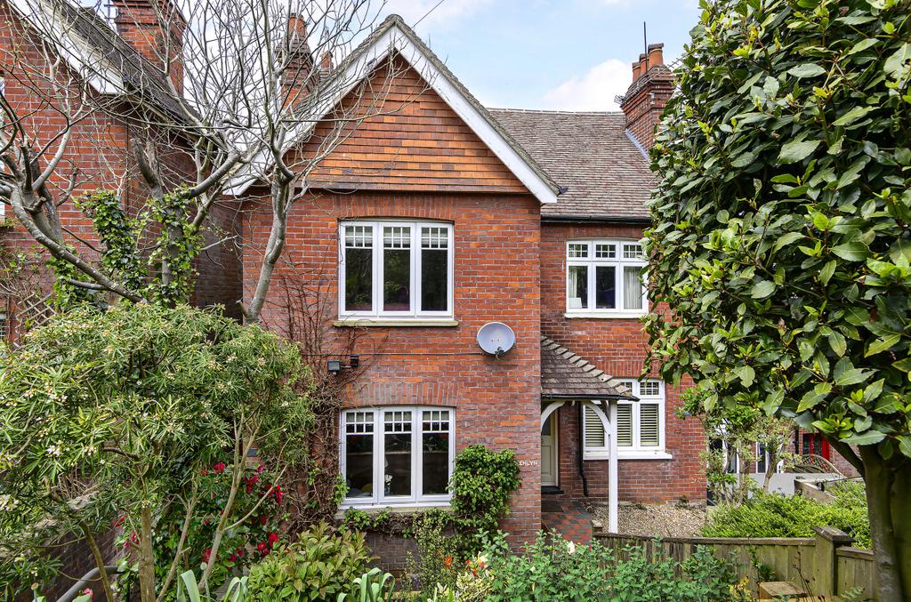 Haslemere, Surrey, GU27 2 bed semi-detached house - £475,000