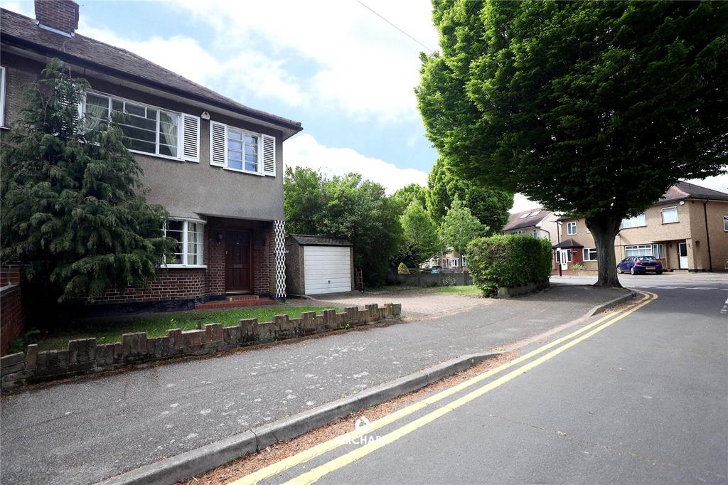 Burnham Avenue, Ickenham, UB10 3 bed semidetached house £625,000
