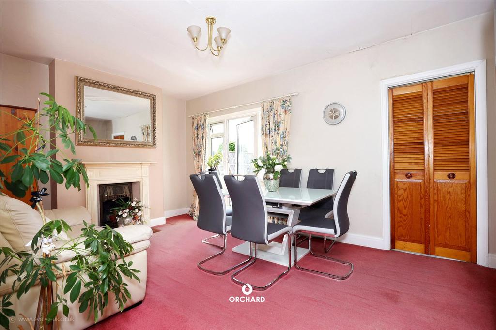 Burnham Avenue, Ickenham, UB10 3 bed semidetached house £625,000