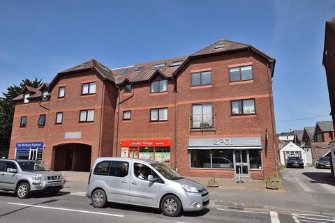 2 bedroom flat to rent - Old Milton Road, New Milton, Hampshire. BH25 6DT