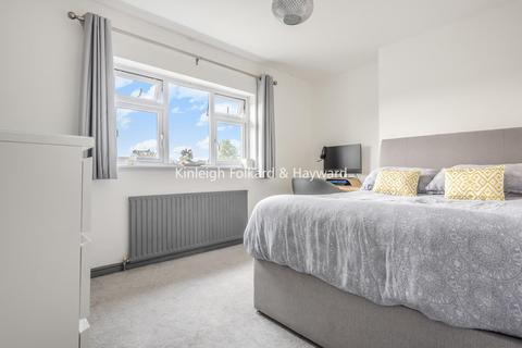 171 Slades Drive, Chislehurst, BR7 6JZ