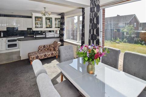 13 Rowan Close, Sturry, Canterbury, CT2 0JB