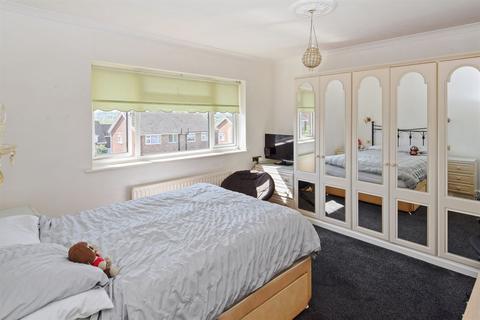 13 Rowan Close, Sturry, Canterbury, CT2 0JB