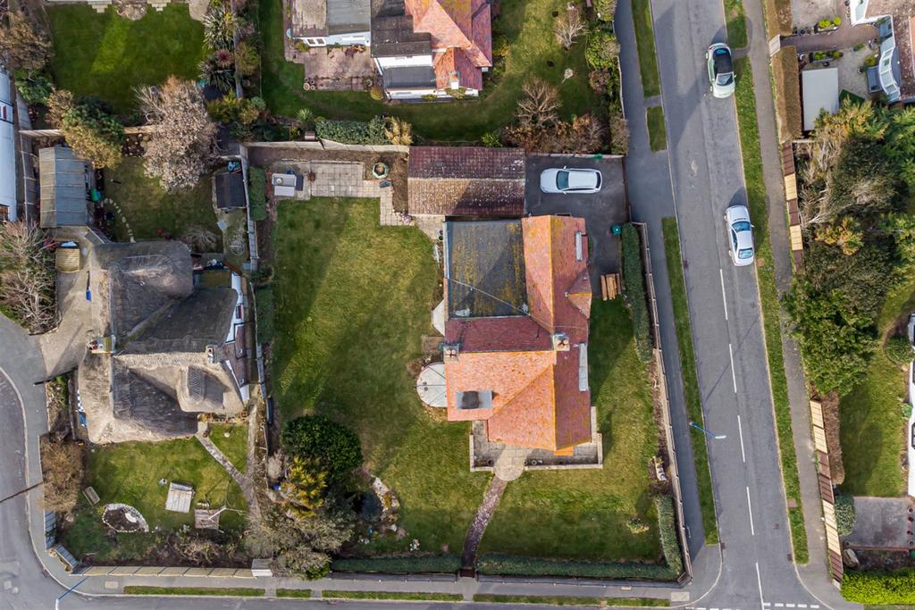 Clayton Road, Selsey, PO20 5 bed detached house £695,000