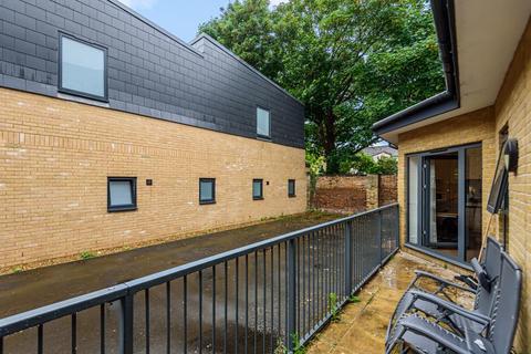 Flat 3, Blake House Bishops Road, Slough, SL1 1FG