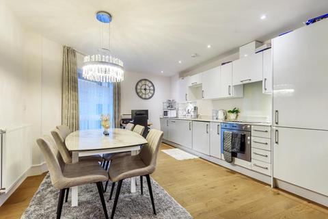 Flat 3, Blake House Bishops Road, Slough, SL1 1FG