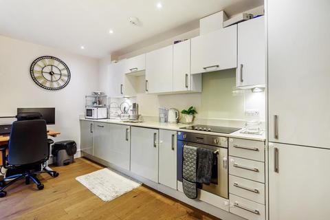 Flat 3, Blake House Bishops Road, Slough, SL1 1FG