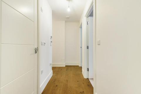 Flat 3, Blake House Bishops Road, Slough, SL1 1FG