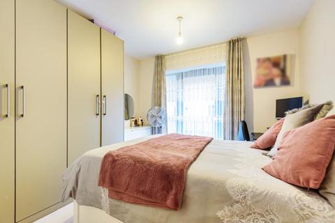 Flat 3, Blake House Bishops Road, Slough, SL1 1FG