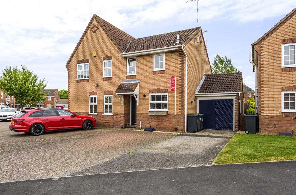 Old Chapel Road, Skellingthorpe, LN6 2 bed semidetached house £180,000