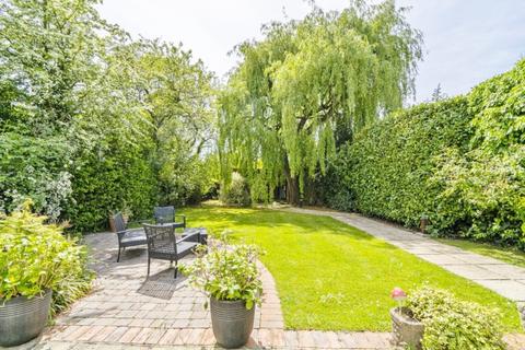 10 Albury Drive, Pinner, HA5 3RN