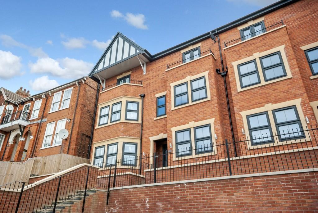 Yarborough Road, Lincoln 4 bed townhouse £1,300 pcm (£300 pw)