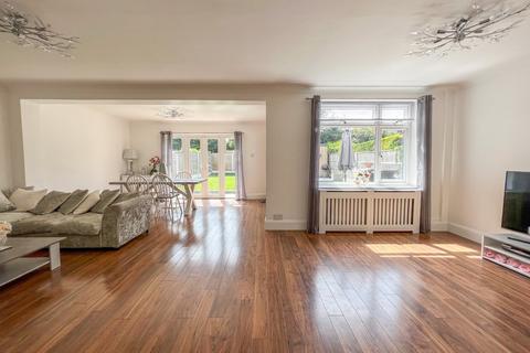 23 Canute Close, Canewdon, Rochford, SS4 3PX