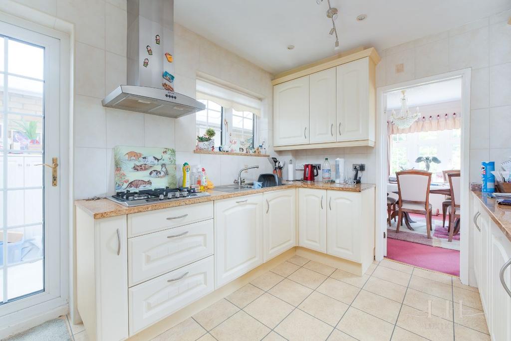 Ferndown, Hornchurch 4 bed detached house £900,000