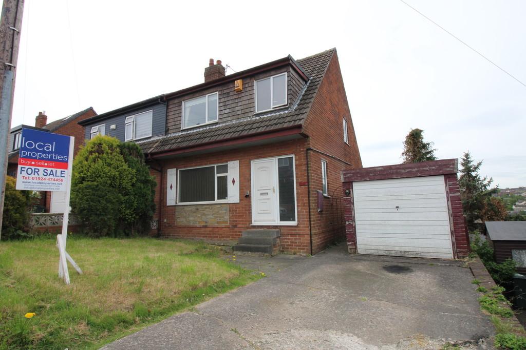 Wayne Close, Batley 3 bed semidetached house £190,000