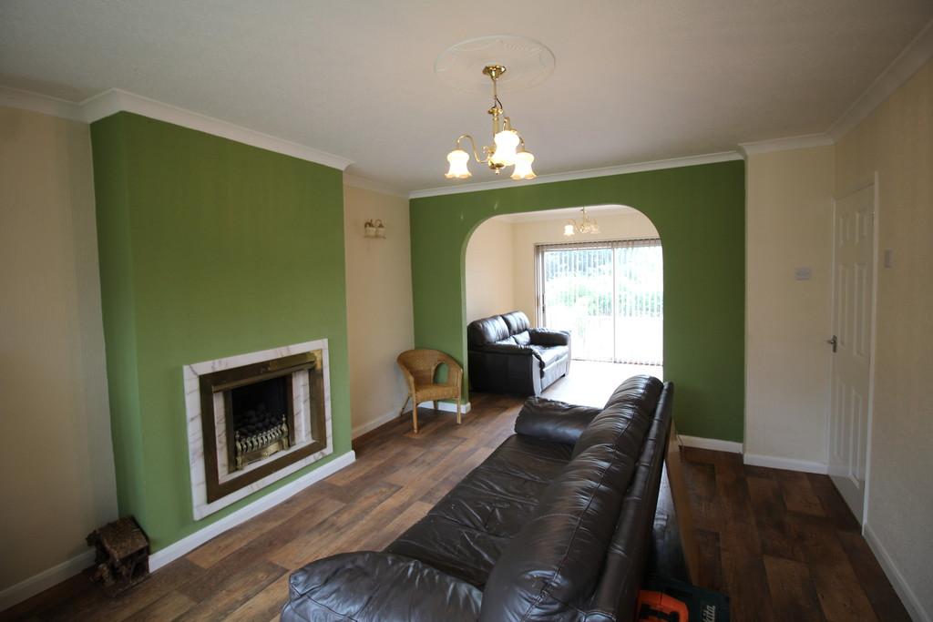 Wayne Close, Batley 3 bed semidetached house £190,000