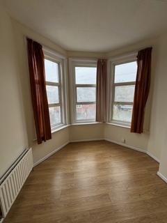 Studio to rent, Denzil Ave