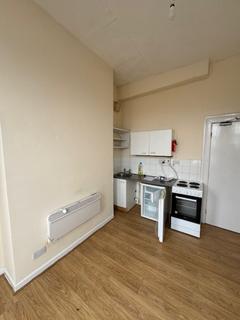 Studio to rent, Denzil Ave