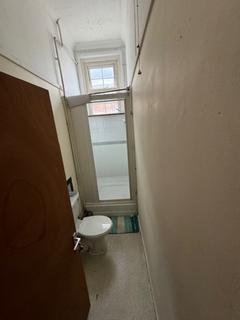 Studio to rent, Denzil Ave