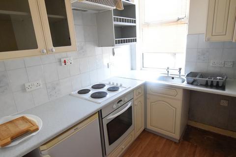 1 bedroom flat to rent, Carlton Court, 428 Christchurch Road