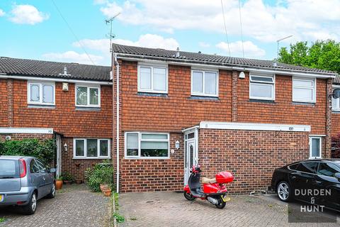 3 bedroom terraced house for sale - Witham Close, Loughton