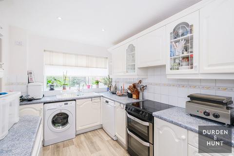 3 bedroom terraced house for sale - Witham Close, Loughton