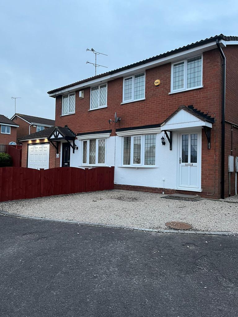 Cumberland Drive, Nuneaton... 2 bed semidetached house £205,000