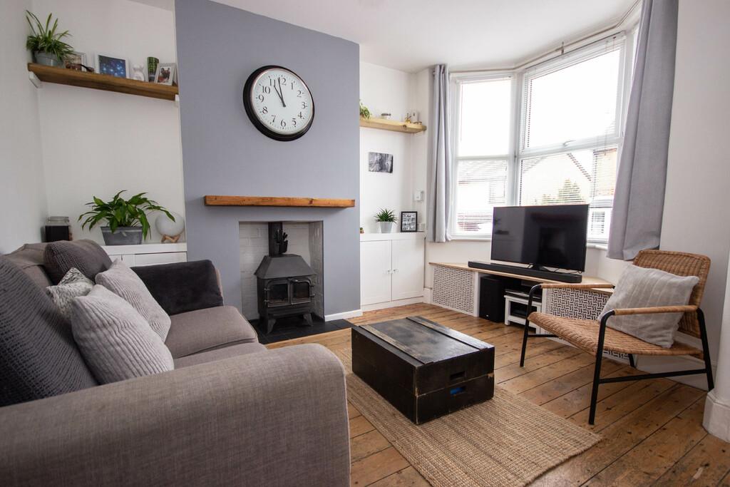 Kings Road, East Cowes 2 bed terraced house £190,000