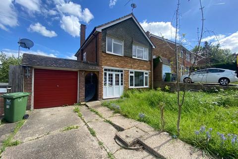 3 bedroom semi-detached house to rent, Hughenden Avenue,