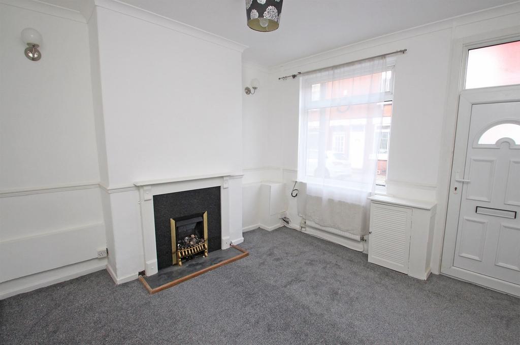 Oak Grove, Urmston, Manchester, M41 2 bed terraced house £800 pcm (£
