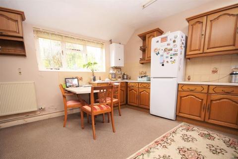 Roslyn Little Entry, Wells, BA5 2TP
