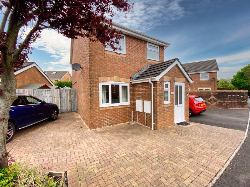 4 Dan Y Deri, Broadlands, Bridgend, CF31 5BG 3 bed detached house £