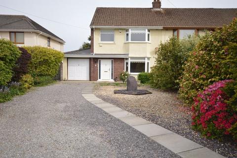 3 bedroom semi-detached house to rent, High Street, Bridgend