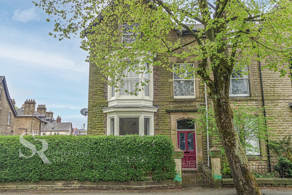 Hardwick Square South, Buxton, High Peak, Derbyshire, SK17 6QA 6 bed