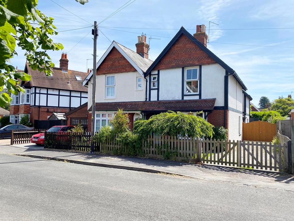 Queens Road, Lyndhurst, SO43 4 bed semidetached house £700,000