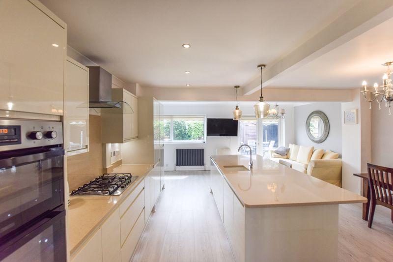 Hill View, Widnes 3 bed detached house £325,000