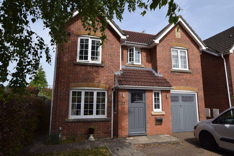 Shipley Close, Alton, Hampshire 4 bed detached house £579,500