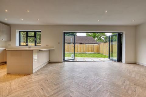 6 Delta Road, Chobham, Woking, GU24 8PY