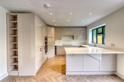 6 Delta Road, Chobham, Woking, GU24 8PY