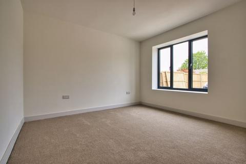 6 Delta Road, Chobham, Woking, GU24 8PY