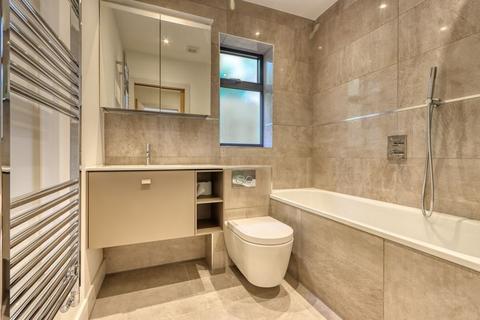 6 Delta Road, Chobham, Woking, GU24 8PY
